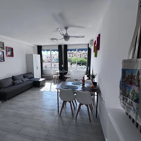 Spacious, Two-storey Paraiso Del Mar With Pool Апартаменты Торевьиа
