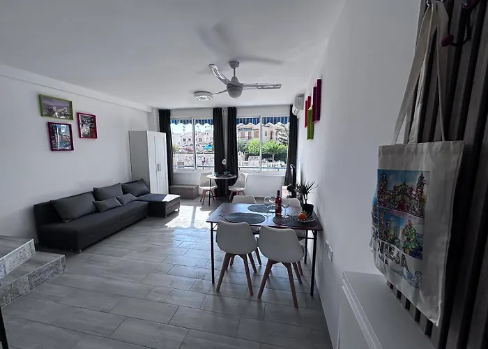 Spacious, Two-storey Paraíso Del Mar With Pool Apartamento Torrevieja